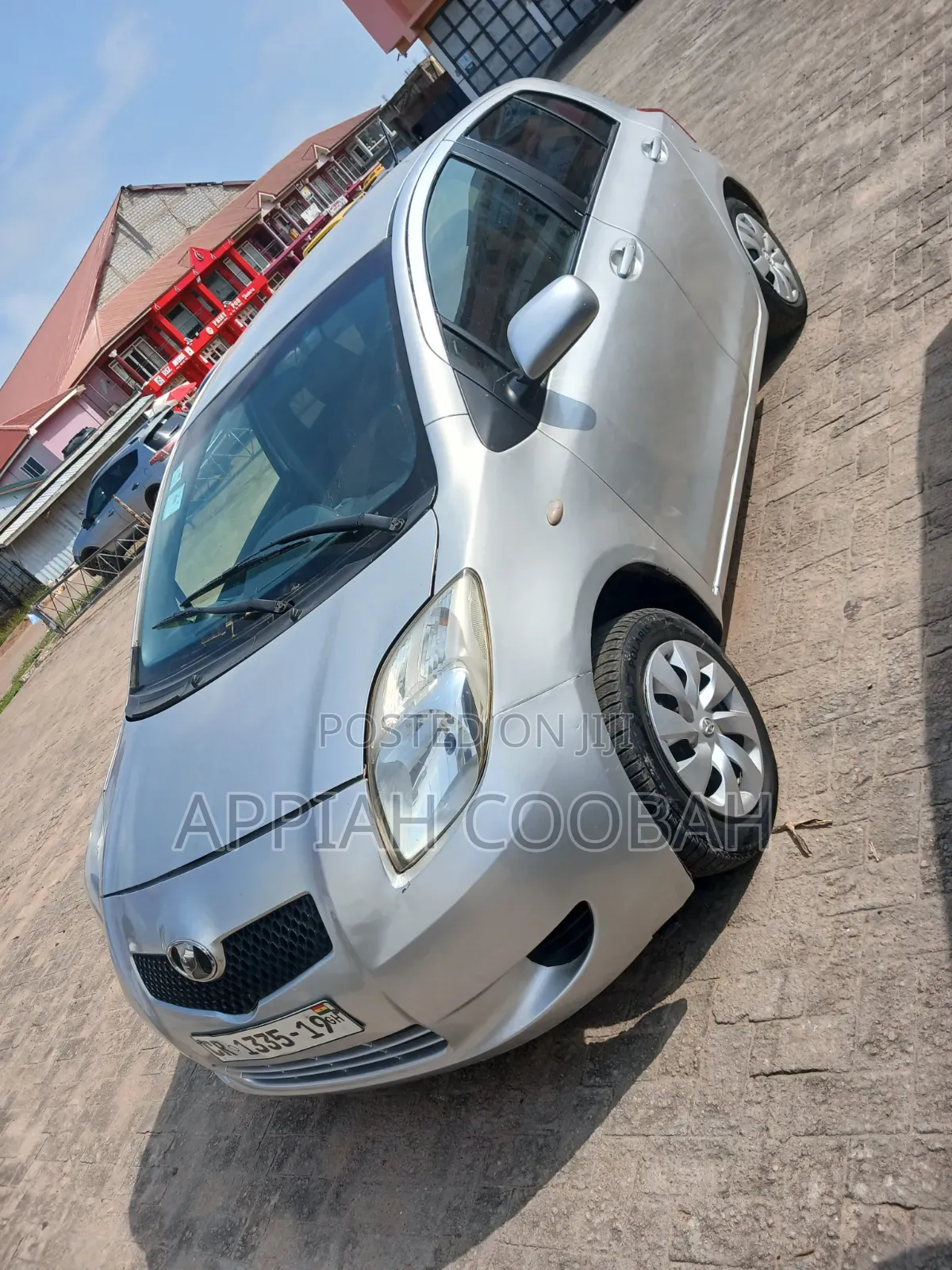 Toyota Vitz 2009 Silver