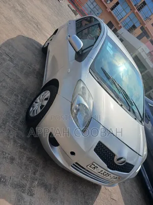Toyota Vitz 2009 Silver