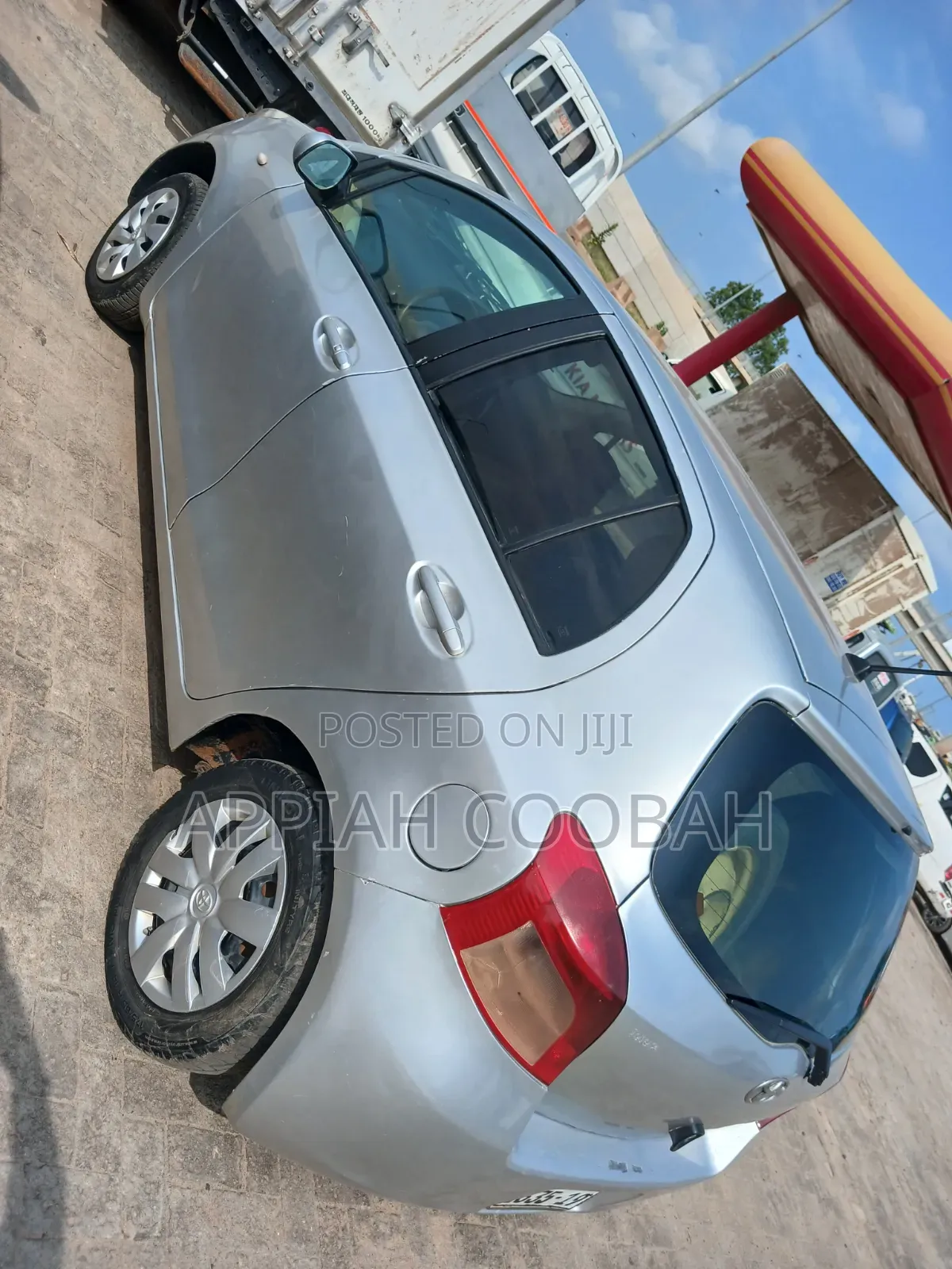 Toyota Vitz 2009 Silver