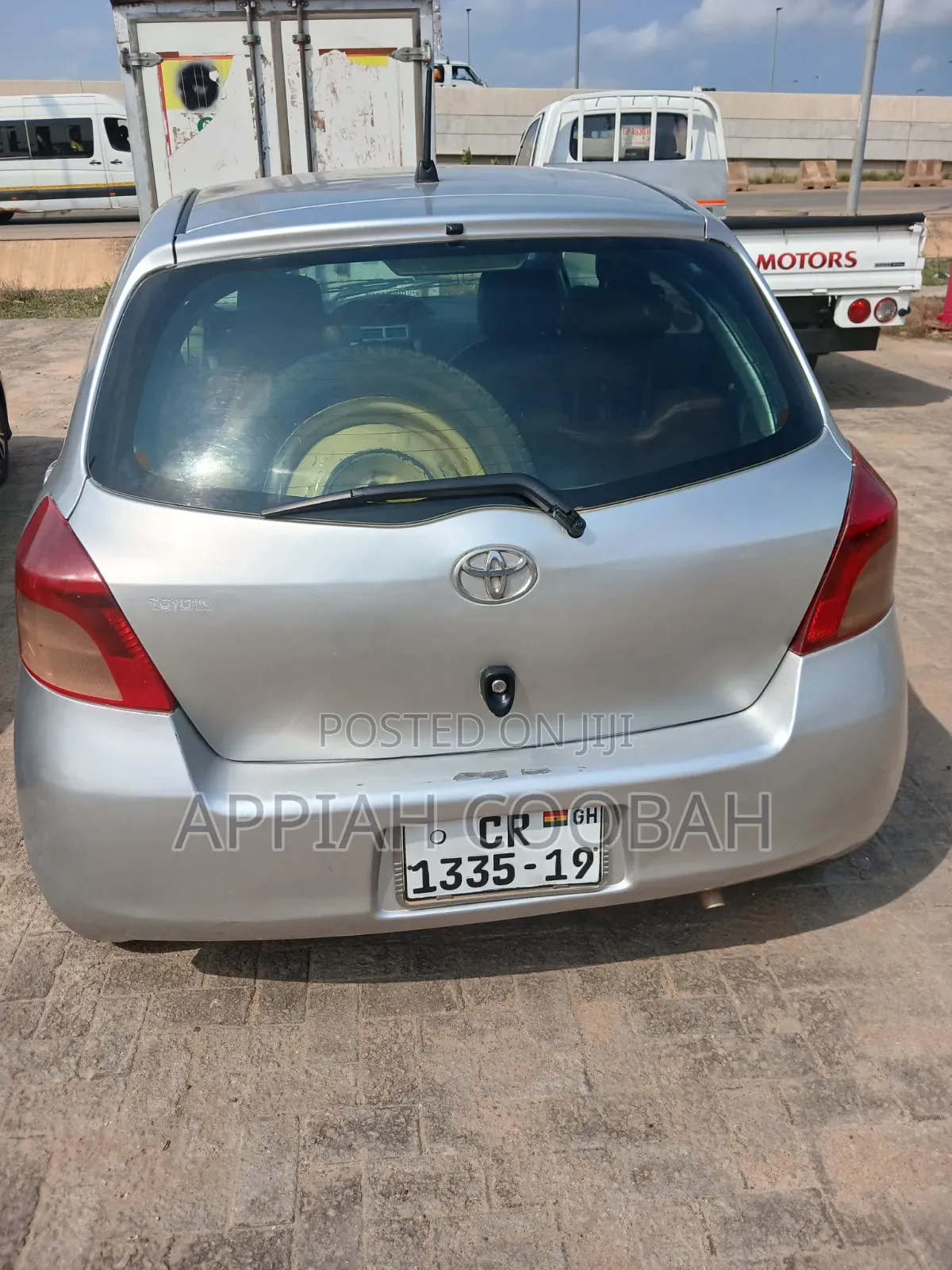 Toyota Vitz 2009 Silver
