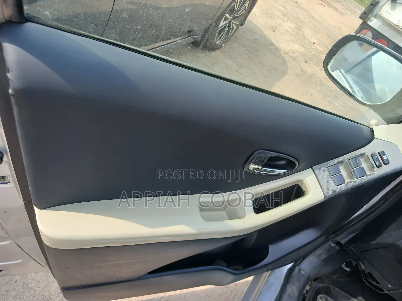 Toyota Vitz 2009 Silver
