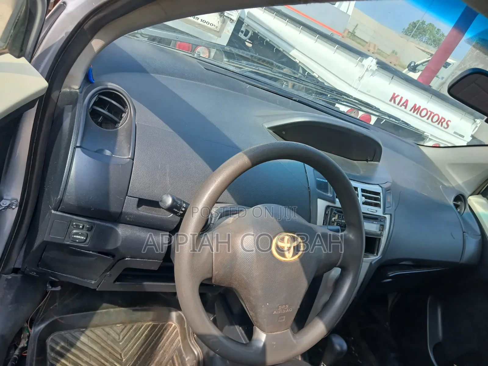 Toyota Vitz 2009 Silver