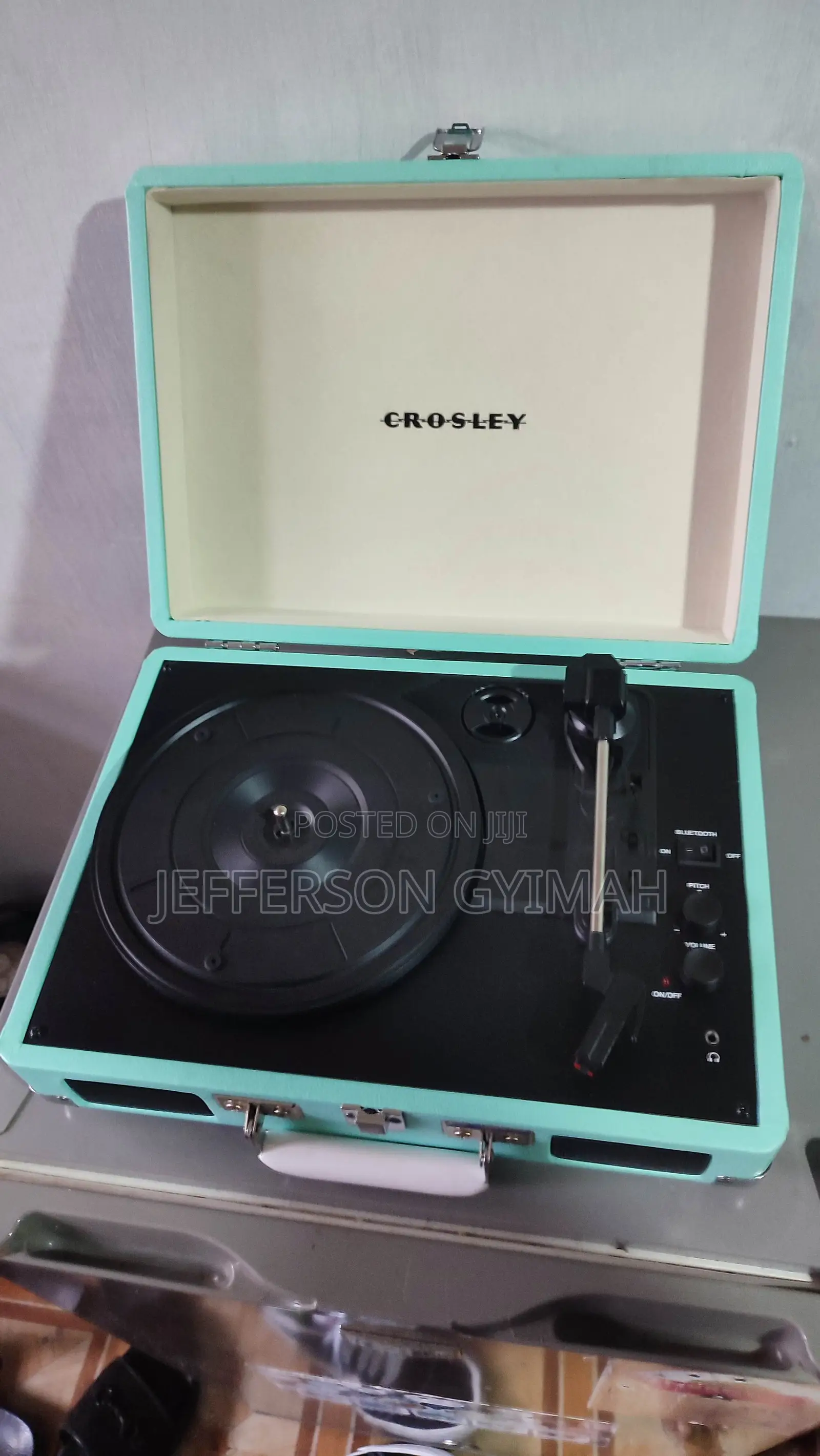 Crosley Cruiser Deluxe Vintage 3-Speed Bluetooth Suitcase Vinyl Record