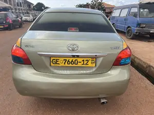 Toyota Yaris Base Sedan 4dr 2010 Beige