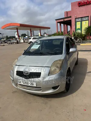 Toyota Vitz 1.3 AWD 5dr 2010 Gray