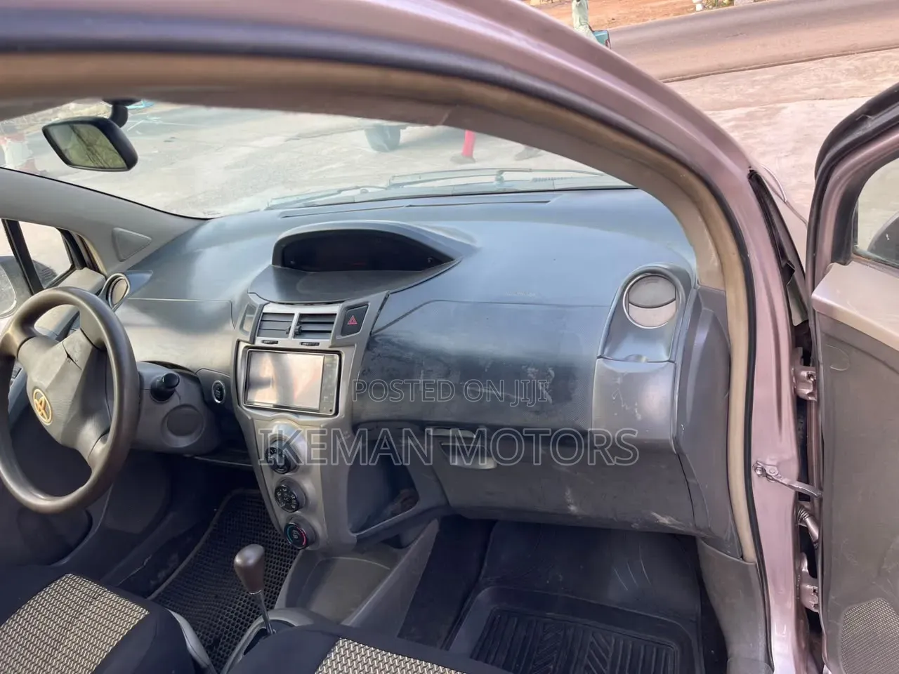 Toyota Vitz 2010 Beige