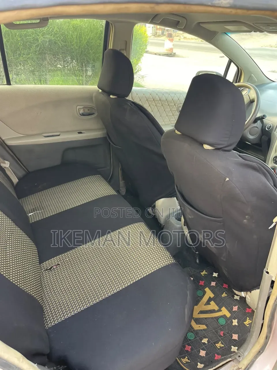 Toyota Vitz 2010 Beige