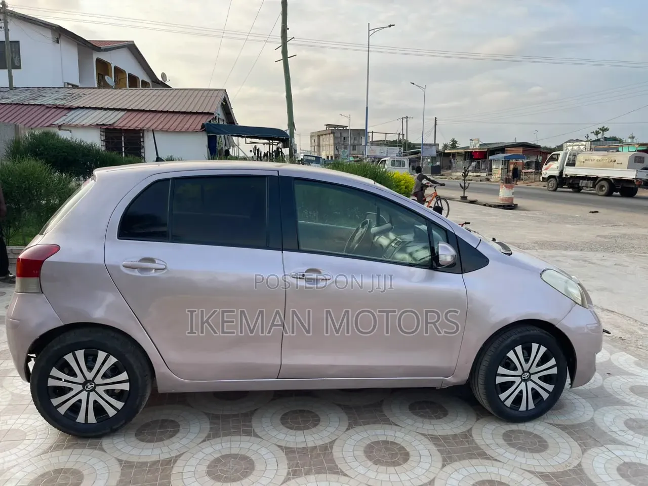 Toyota Vitz 2010 Beige