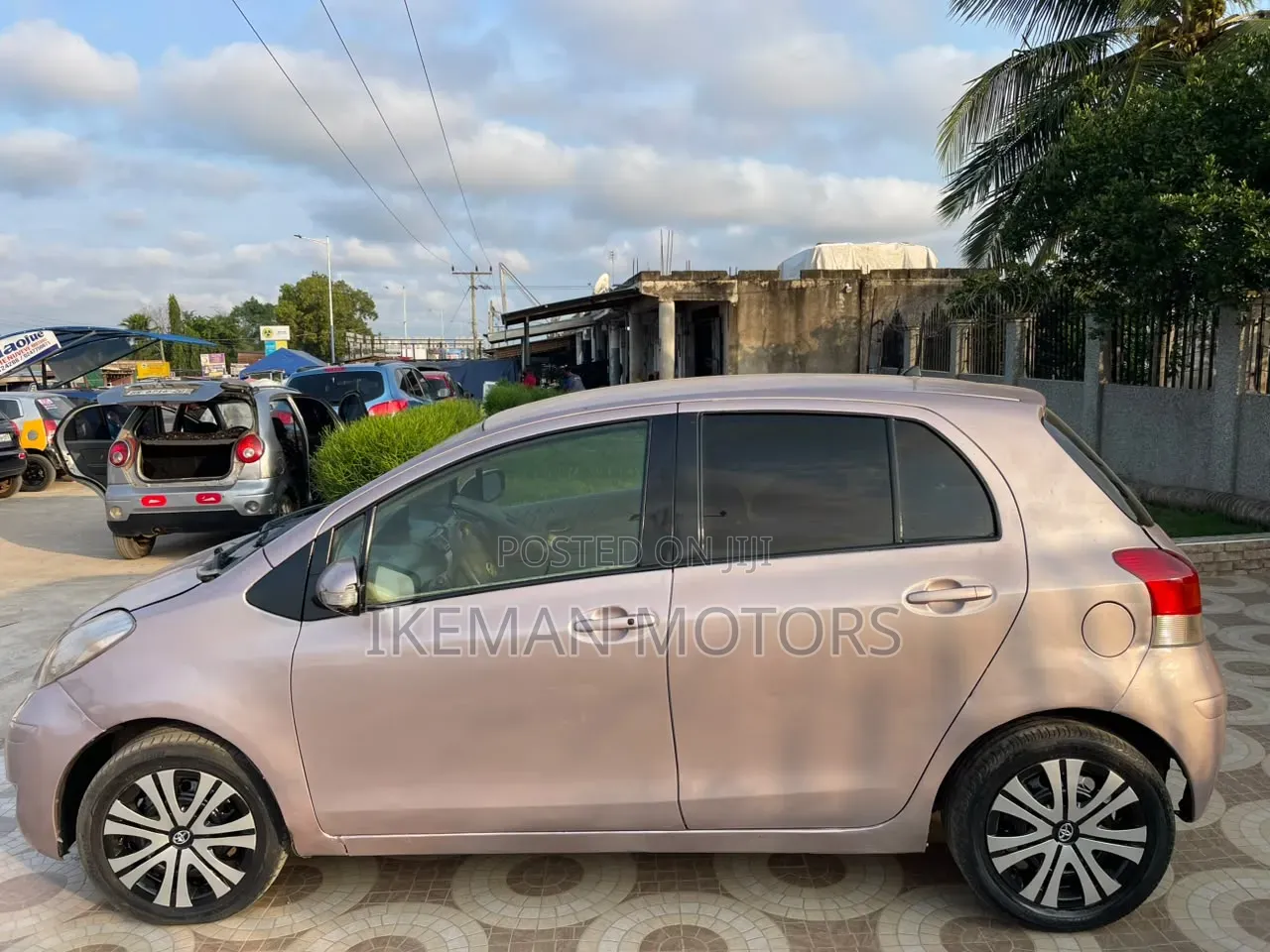 Toyota Vitz 2010 Beige