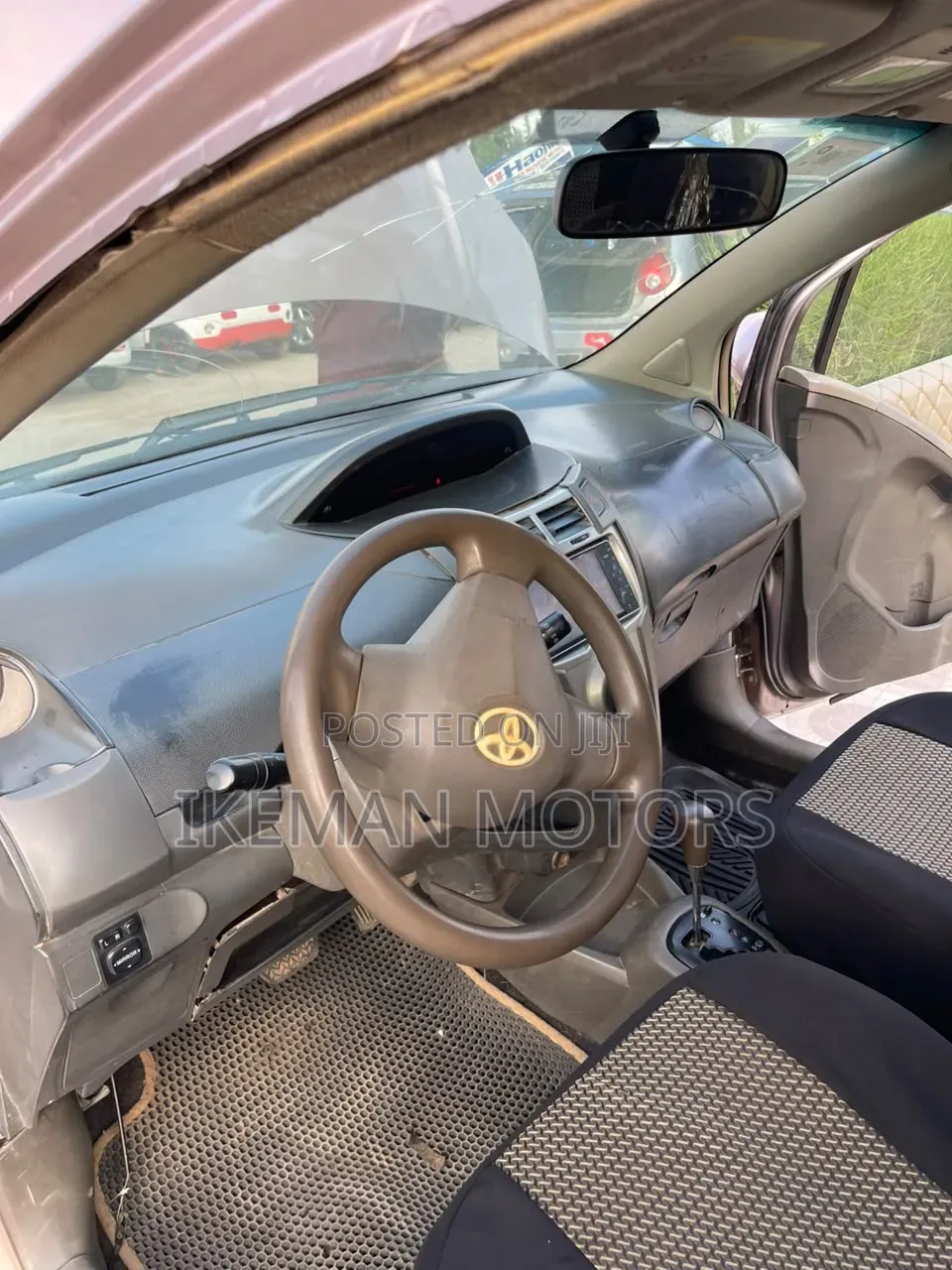 Toyota Vitz 2010 Beige