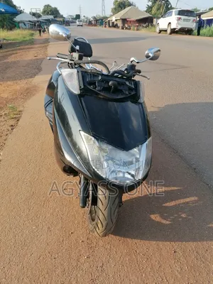 Yamaha 2010 Black