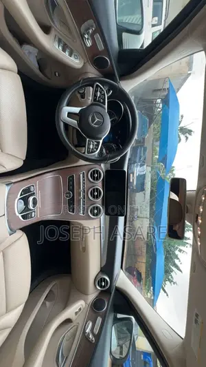 Mercedes-Benz C300 2019 White