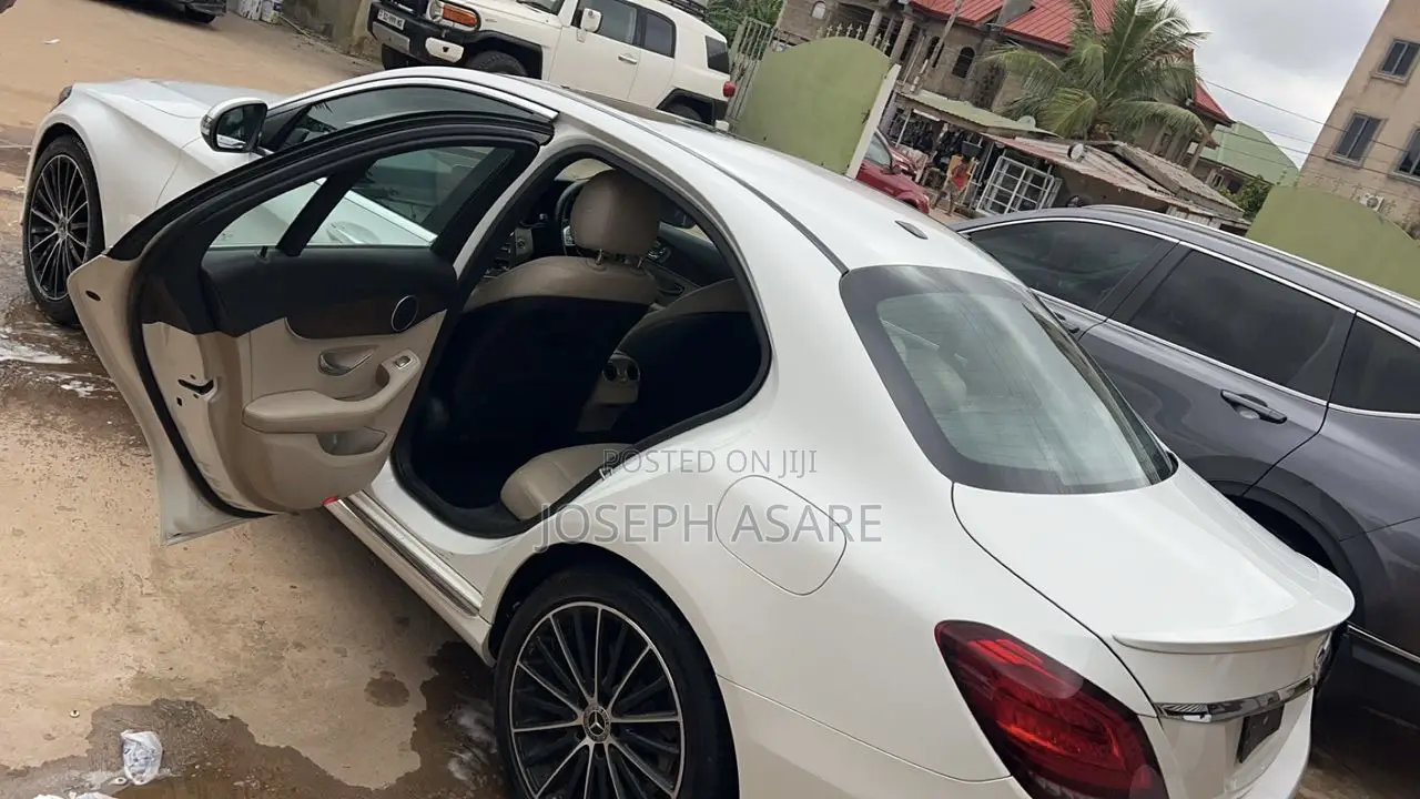 Mercedes-Benz C300 2019 White