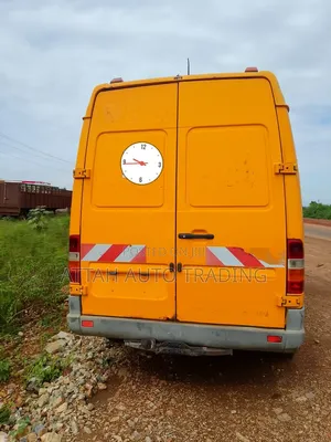 Mercedes-Benz Sprinter 2010 Orange