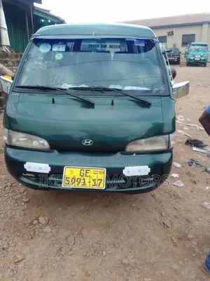 Hyundai H-100 2000 Green