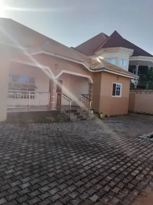 5bdrm House in Okpoi Goono, Teshie for rent