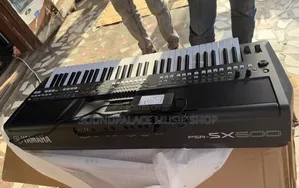 Yamaha PSR-Sx600 Arranger Workstation Keyboard Featuring 61 Keys