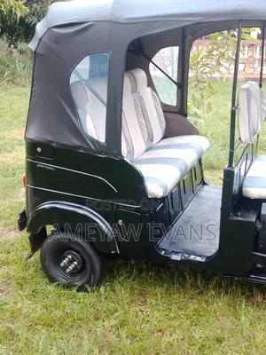 Bajaj RE 2022 Black