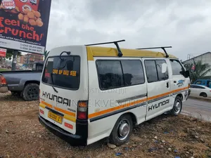 Hyundai H1 2004 White