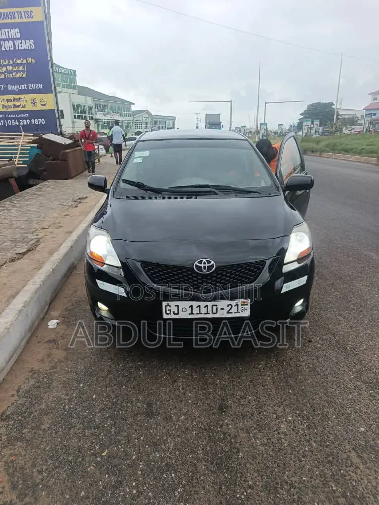Toyota Yaris 2011 Black