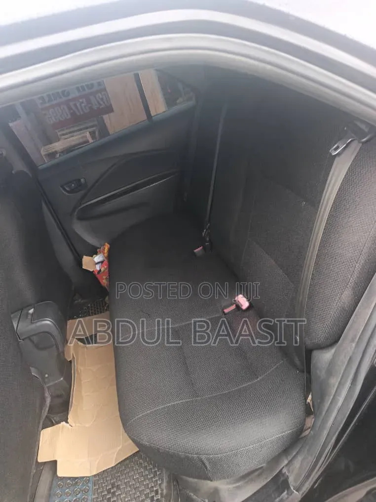 Toyota Yaris 2011 Black