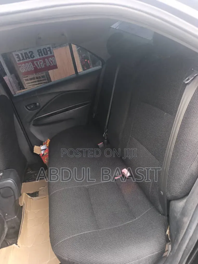 Toyota Yaris 2011 Black