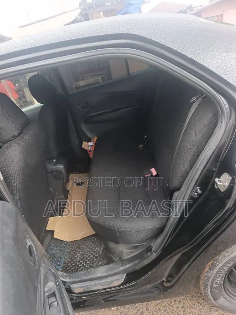 Toyota Yaris 2011 Black