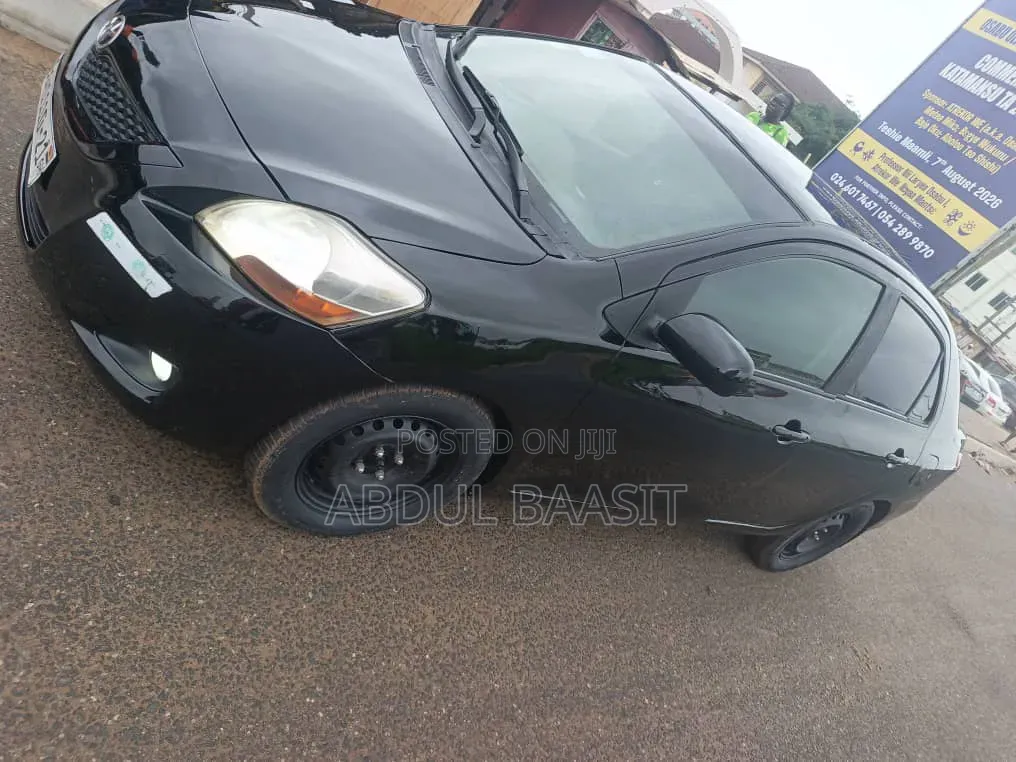 Toyota Yaris 2011 Black