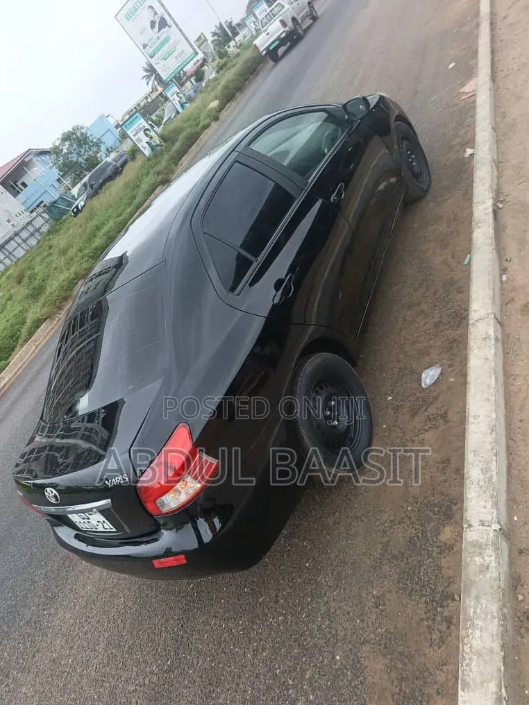 Toyota Yaris 2011 Black