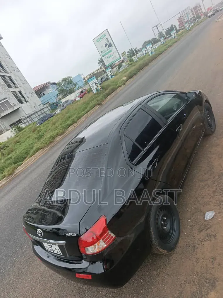 Toyota Yaris 2011 Black