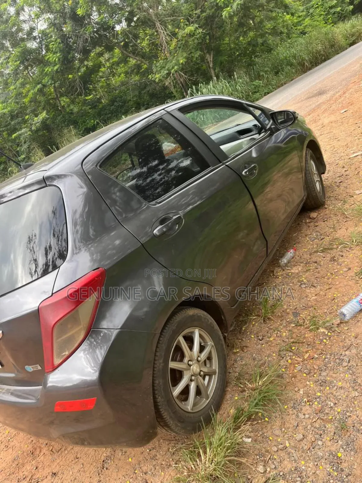 Toyota Vitz 2012 Silver