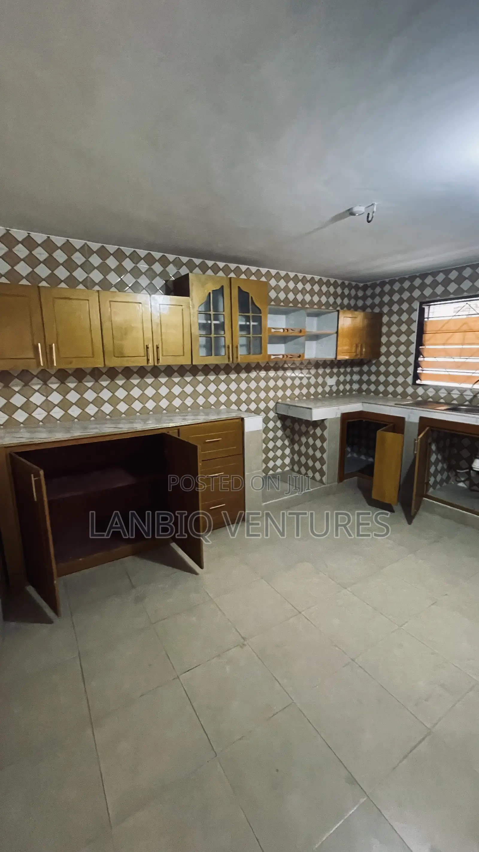 3bdrm Apartment in Awoshie for rent