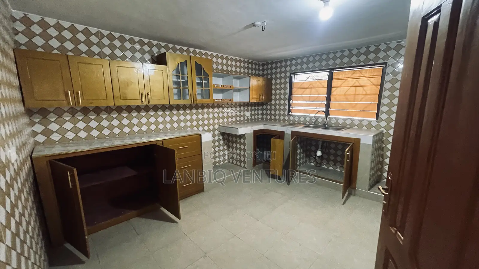 3bdrm Apartment in Awoshie for rent