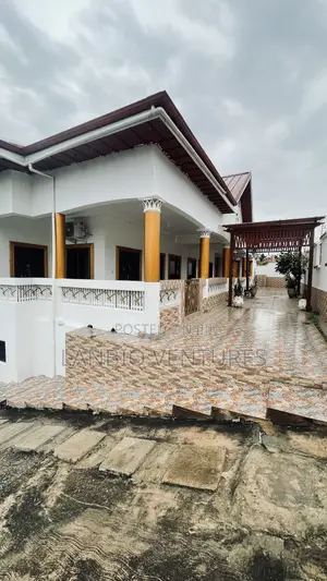 3bdrm Apartment in Awoshie for rent