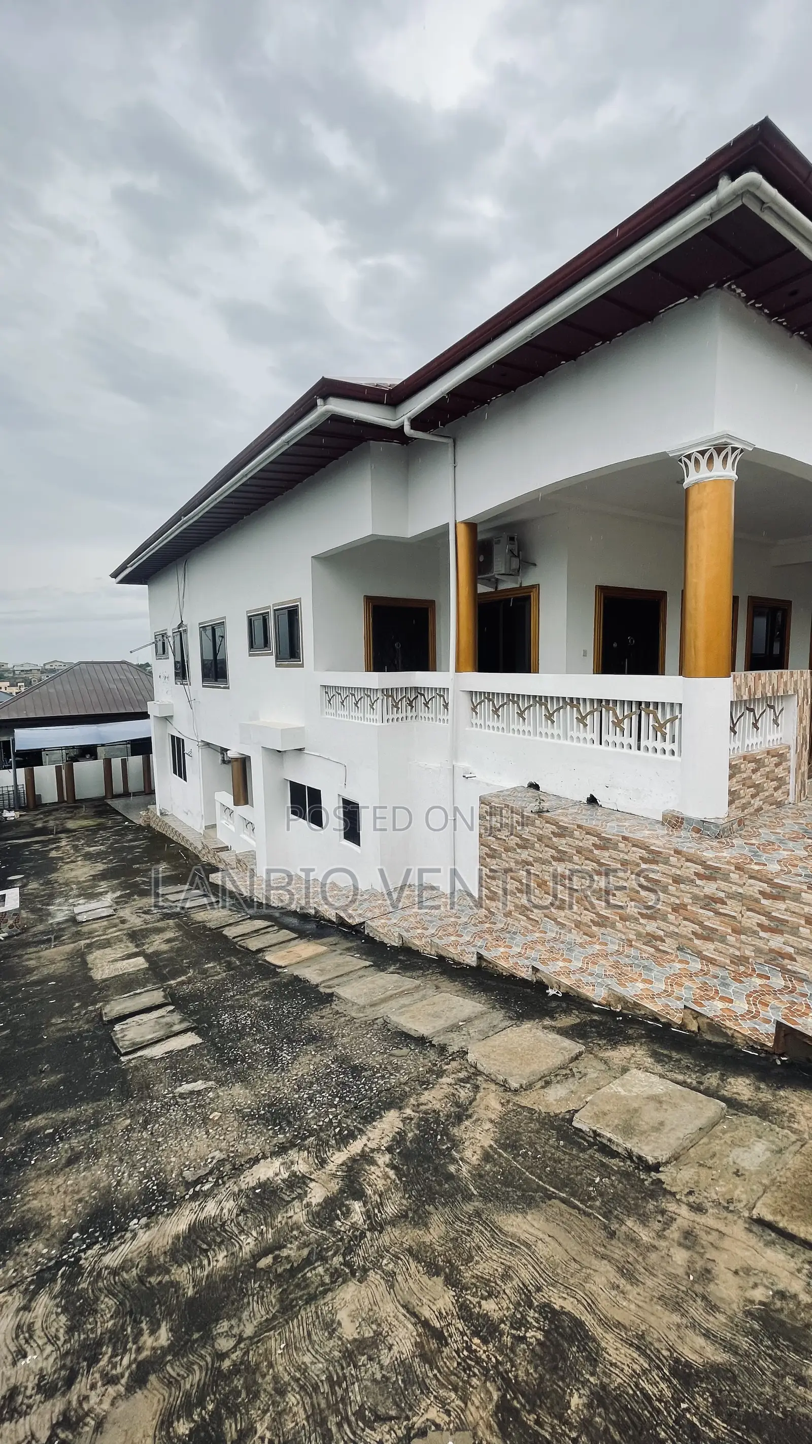 3bdrm Apartment in Awoshie for rent