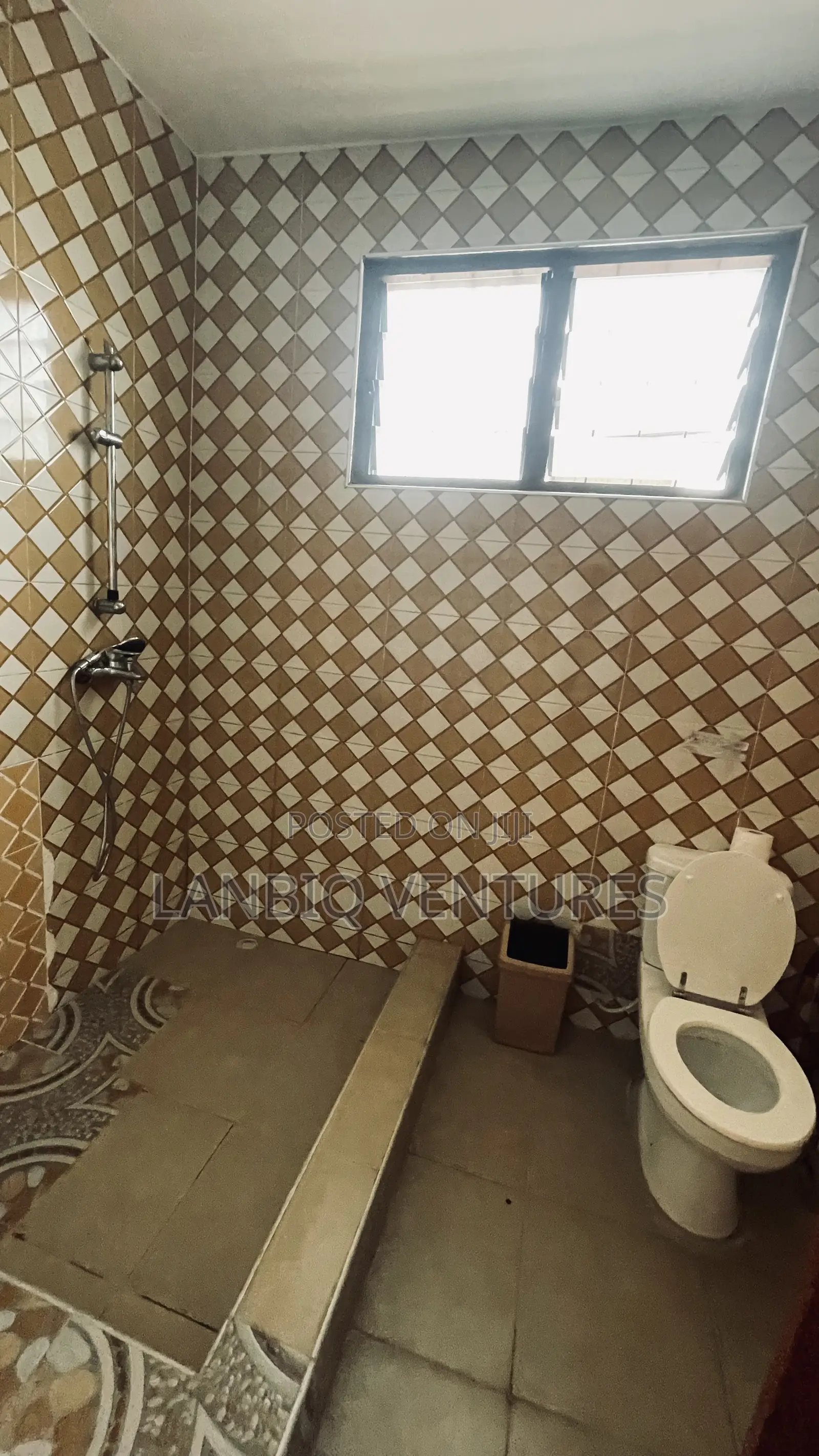 3bdrm Apartment in Awoshie for rent