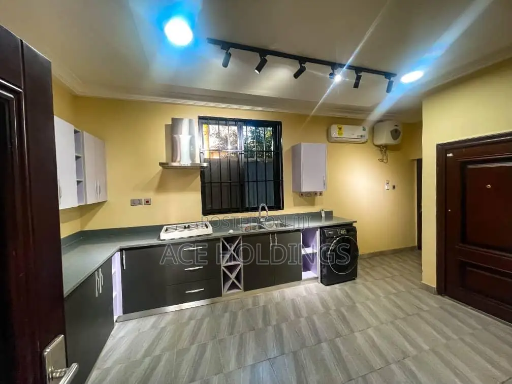 5bdrm Mansion in Adjiringanor, Adjiriganor for sale