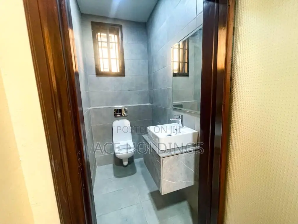 5bdrm Mansion in Adjiringanor, Adjiriganor for sale