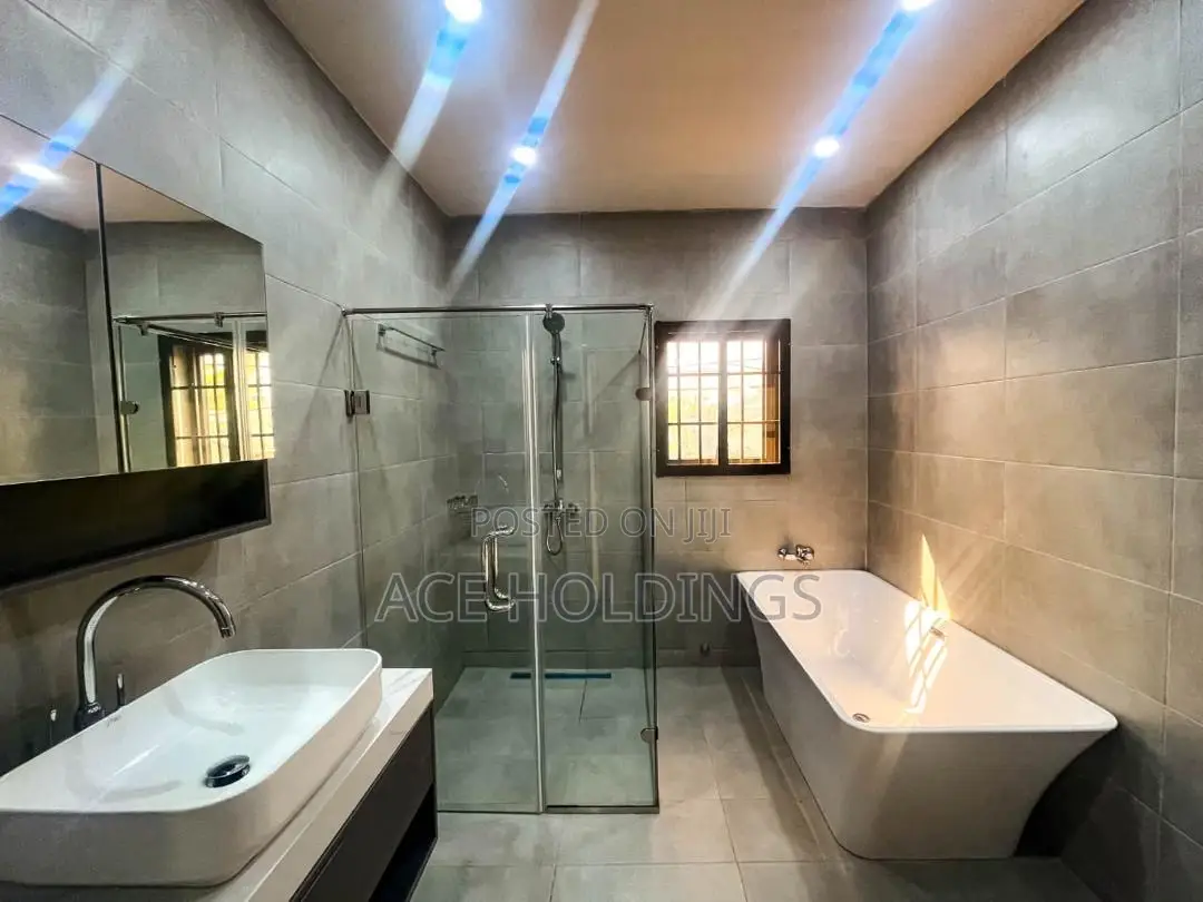 5bdrm Mansion in Adjiringanor, Adjiriganor for sale