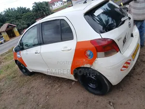 Toyota Vitz 2010 White