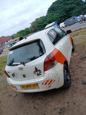 Toyota Vitz 2010 White