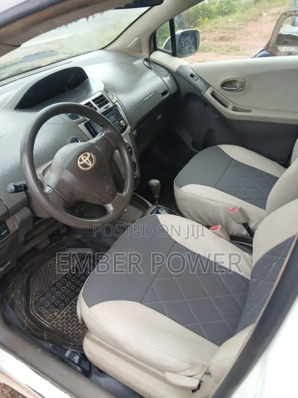 Toyota Vitz 2010 White