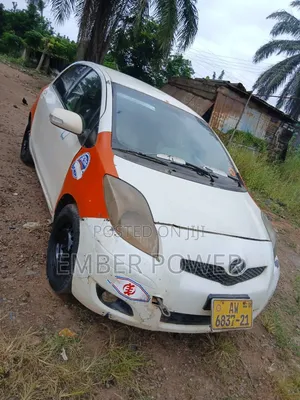 Toyota Vitz 2010 White