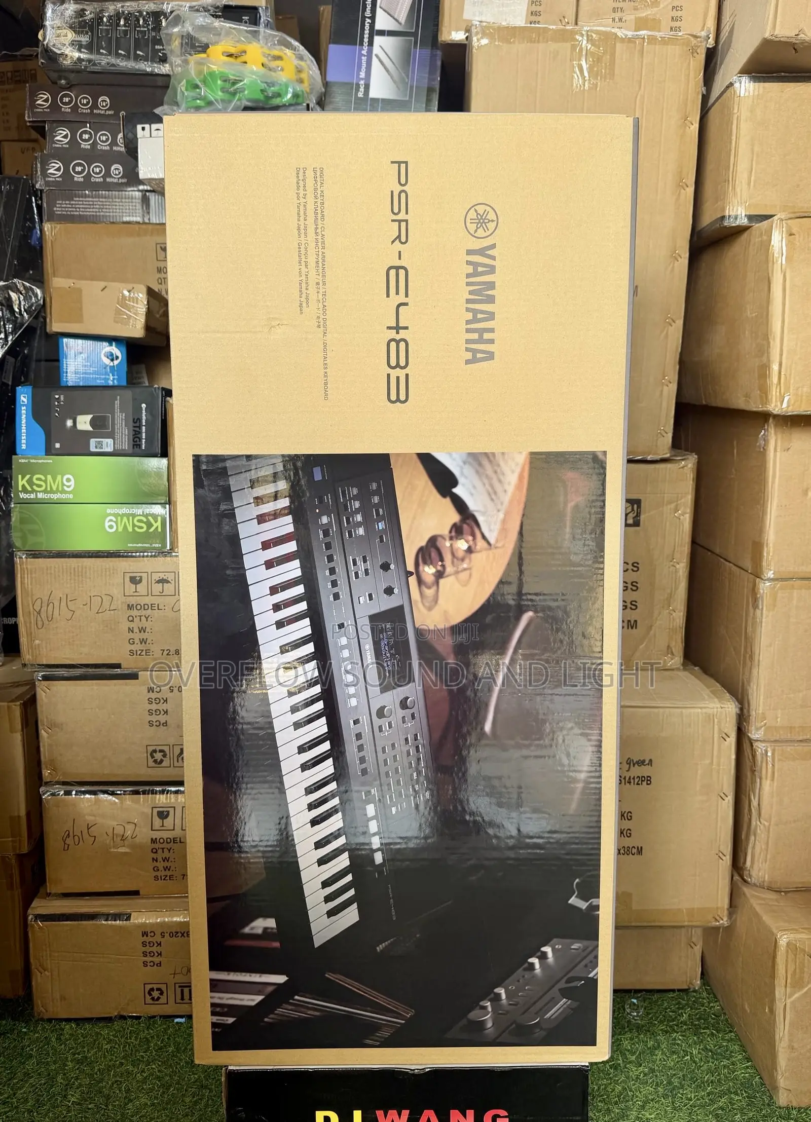Yamaha PSR-E483 Portable Arranger Keyboard 61 Keys