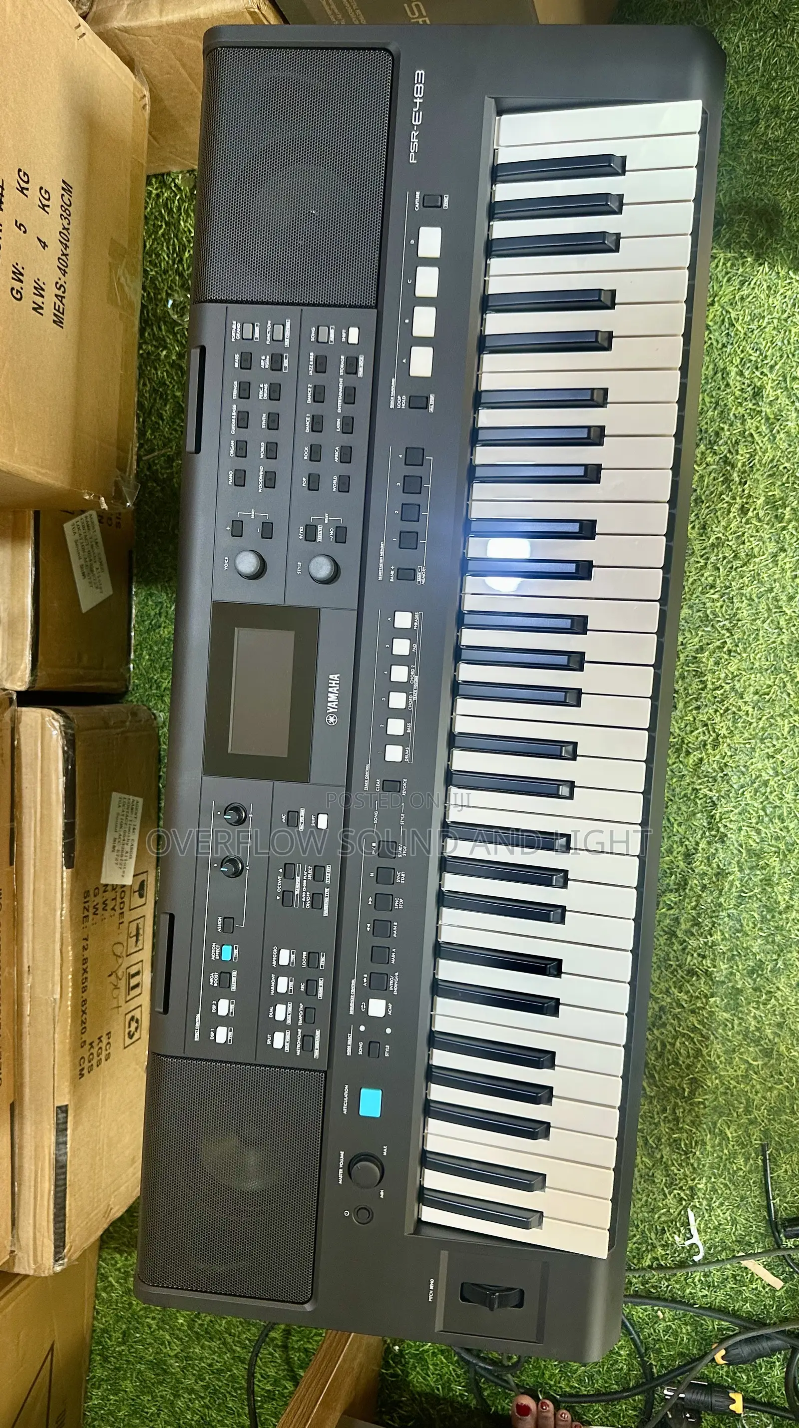 Yamaha PSR-E483 Portable Arranger Keyboard 61 Keys