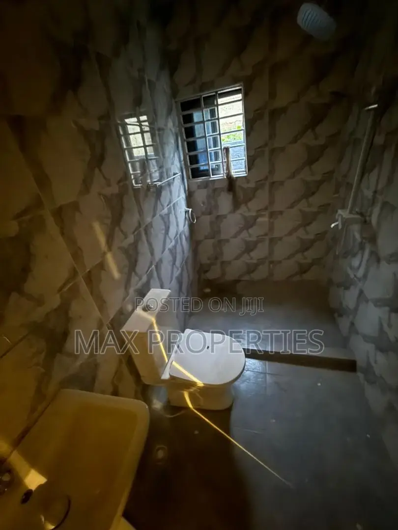 3bdrm House in Pokuase for sale