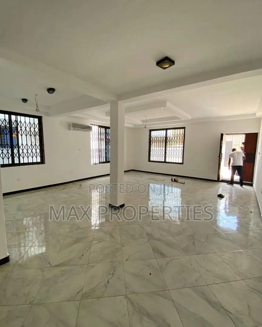 3bdrm House in Ashomang Estate for rent