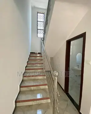 3bdrm House in Ashomang Estate for rent