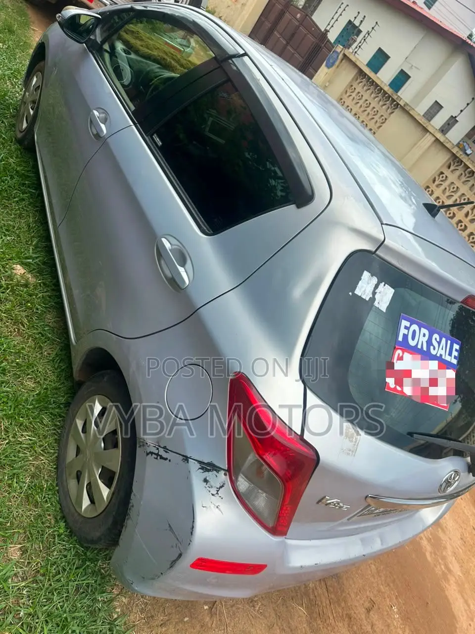 Toyota Vitz 2013 Silver