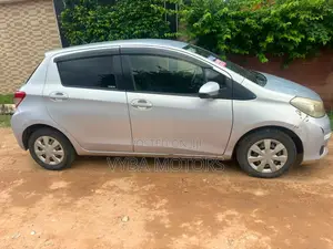 Toyota Vitz 2013 Silver